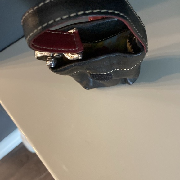 Small leather wristlet for a night out - Picture 2 of 3